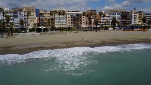 Hoogbouw als Chinese muur tussen zee en achterland