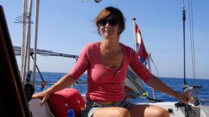 Yvonne zeilt en Pieter klust