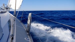 Heerlijk de wind in de zeilen richting Capo Malfatano